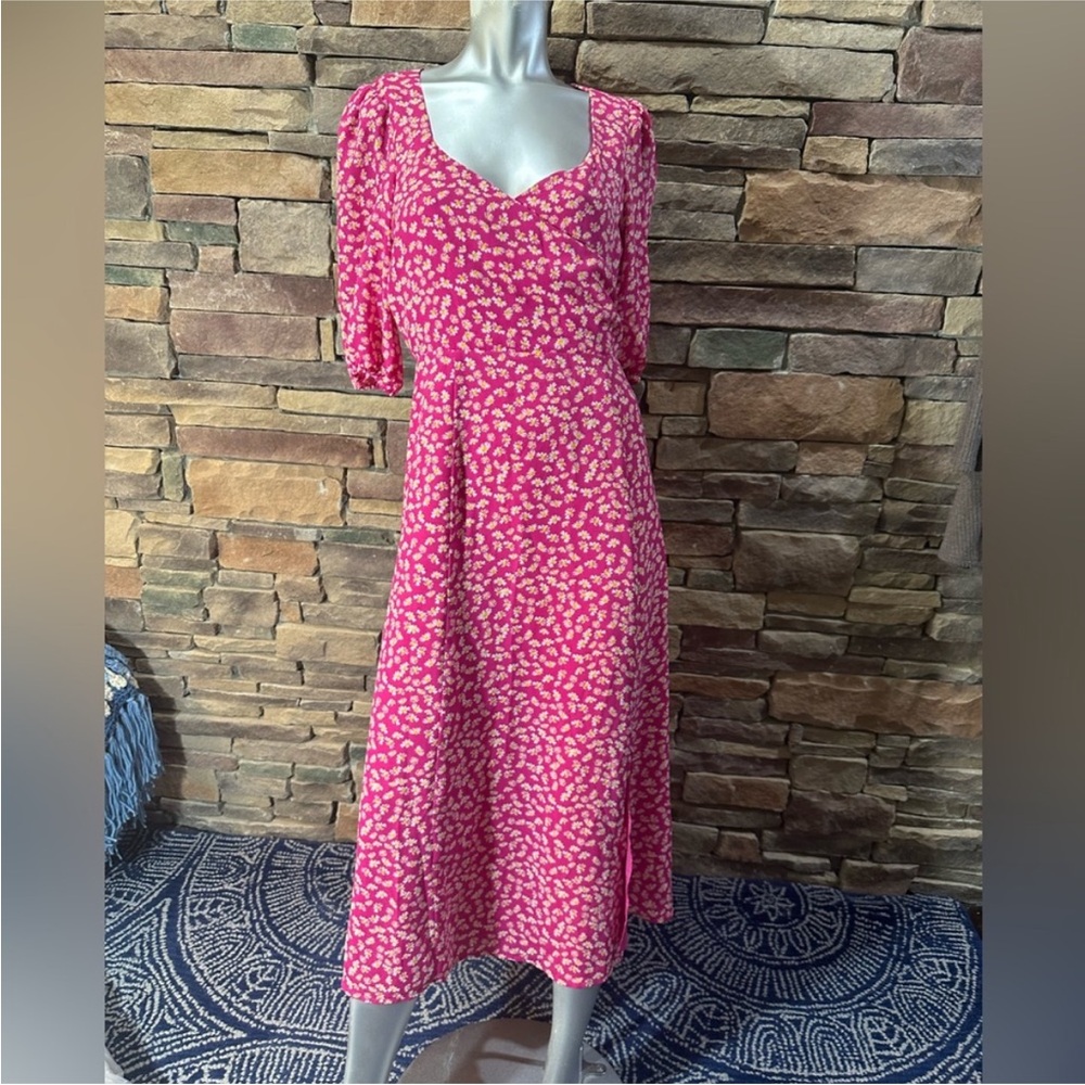 W.A.Y.F Sunflower Dress Sz M
P-P 18”
Length 47”